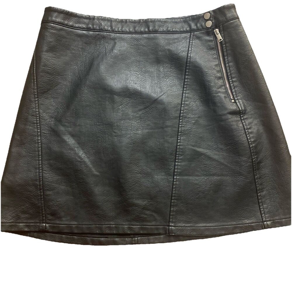 Zara Skirt Women’s Large Black Mini Faux Leather Goth Preppy Staple Basic Zip